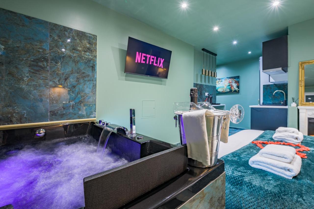 Le Musee D'Aphrodite / Jacuzzi Montgeron Bagian luar foto