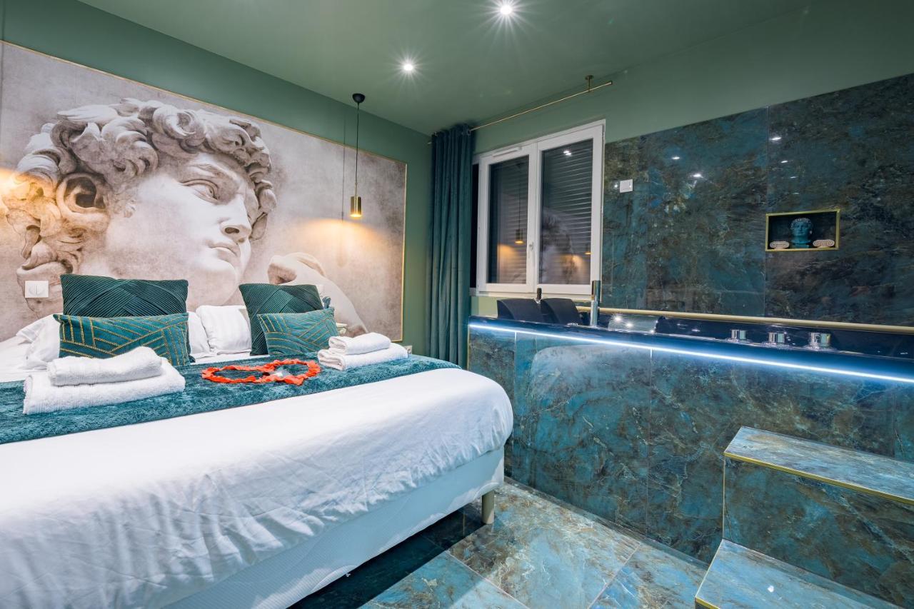 Le Musee D'Aphrodite / Jacuzzi Montgeron Bagian luar foto