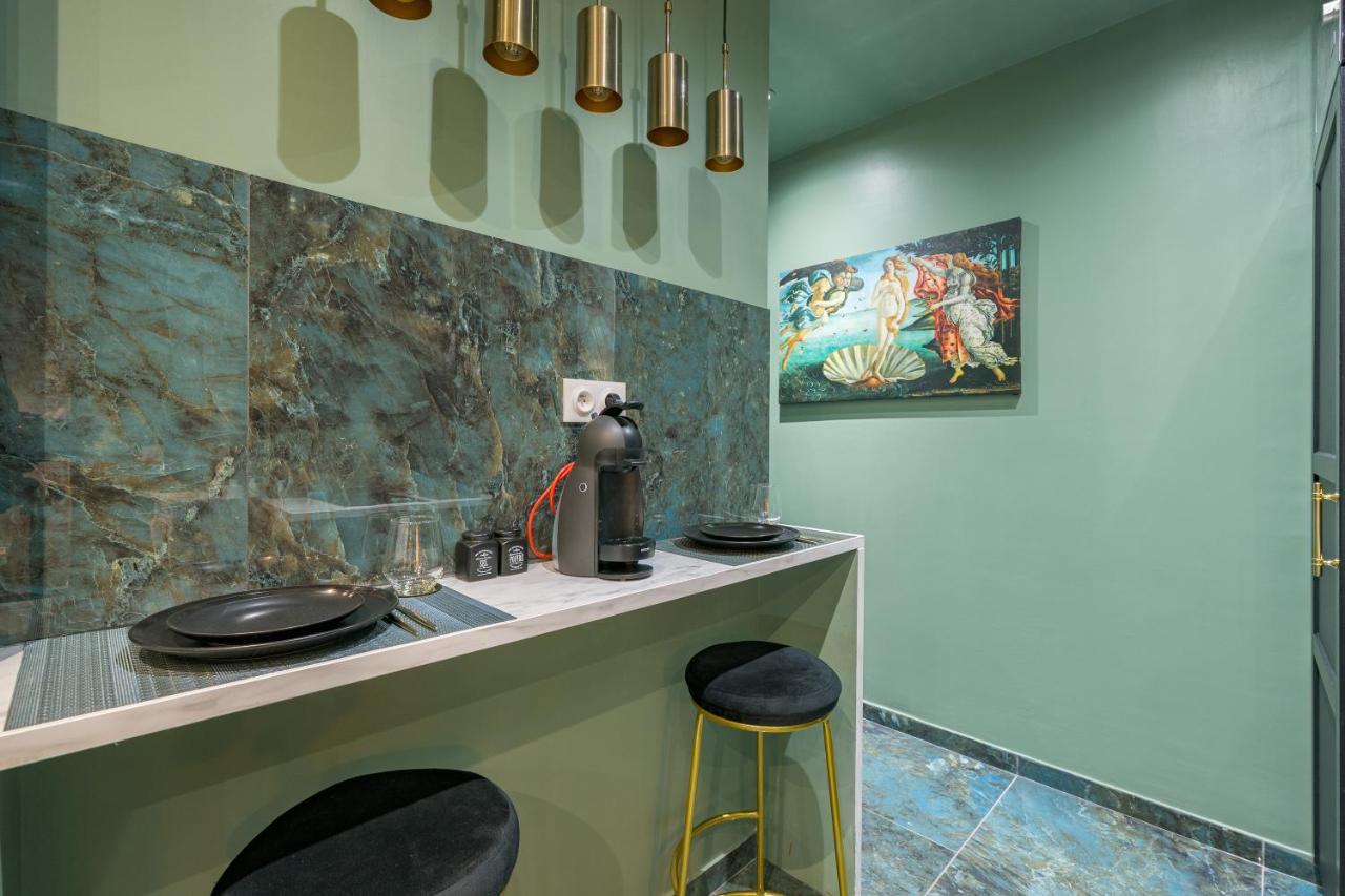 Le Musee D'Aphrodite / Jacuzzi Montgeron Bagian luar foto